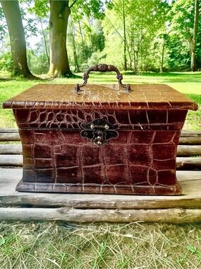 Vintage Hinged Wood Box Leather Overlay Felt Interior Metal Handle Trinket Jewel
